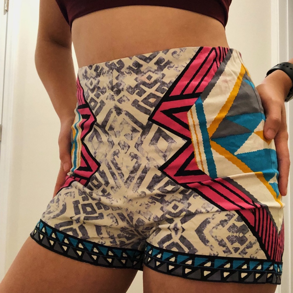 Flying Tomato Aztec Shorts L
